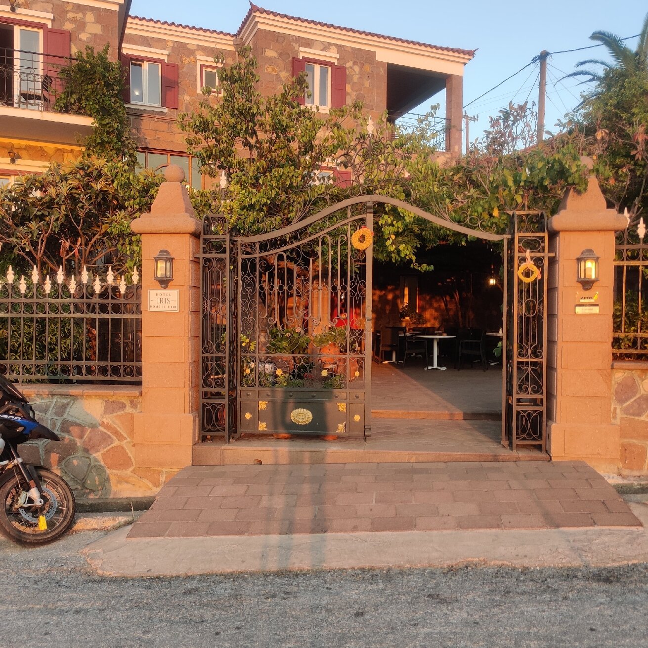 Iris Villa Hotel-官方