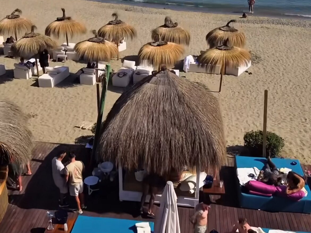 Kova Beach Club-巴努斯港必去景点