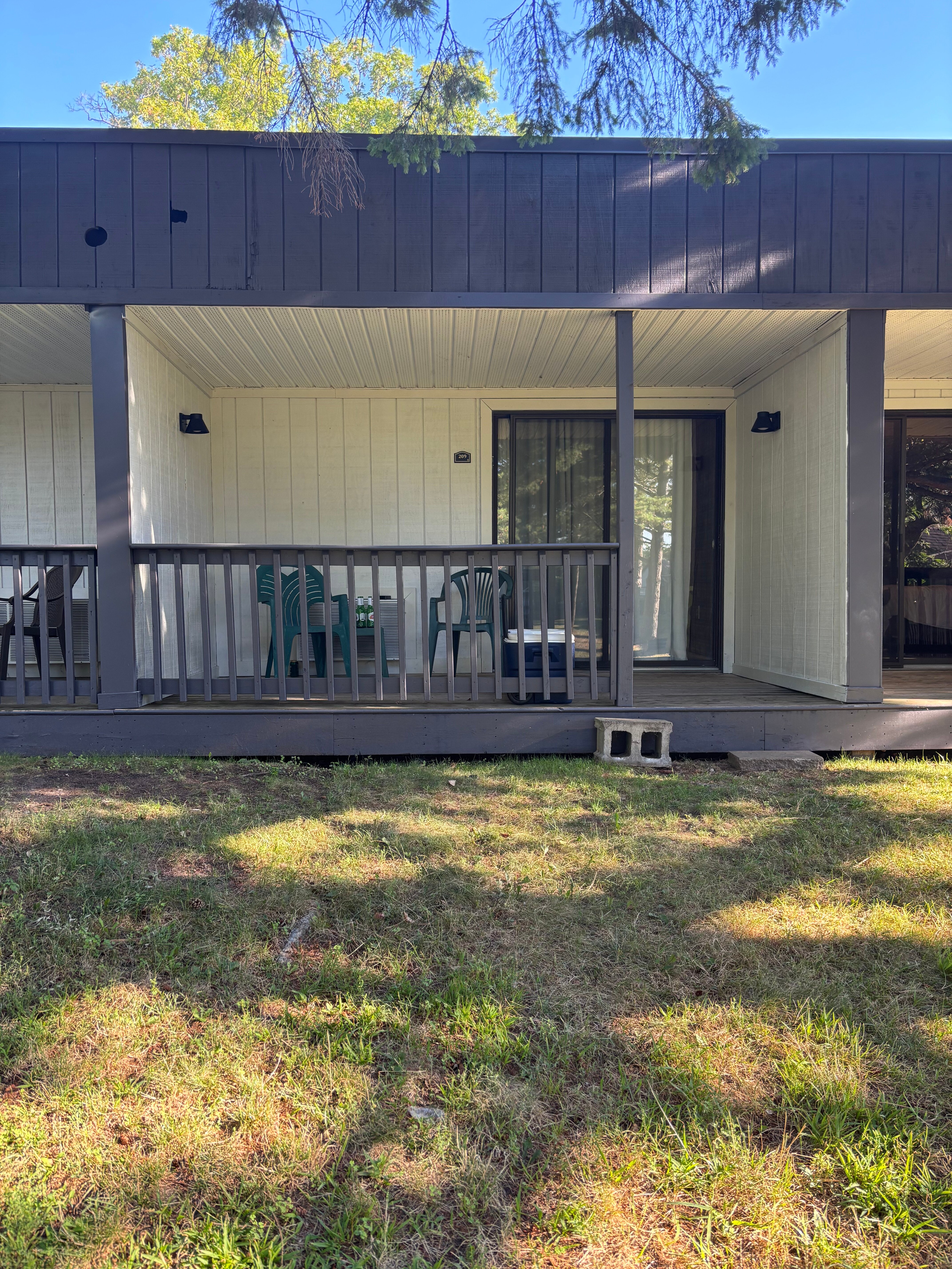 Super 8 by Wyndham Gananoque / Country Squire Resort-客卧