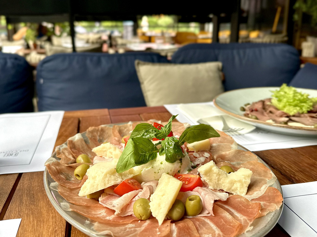 Kai Restaurant & Lounge