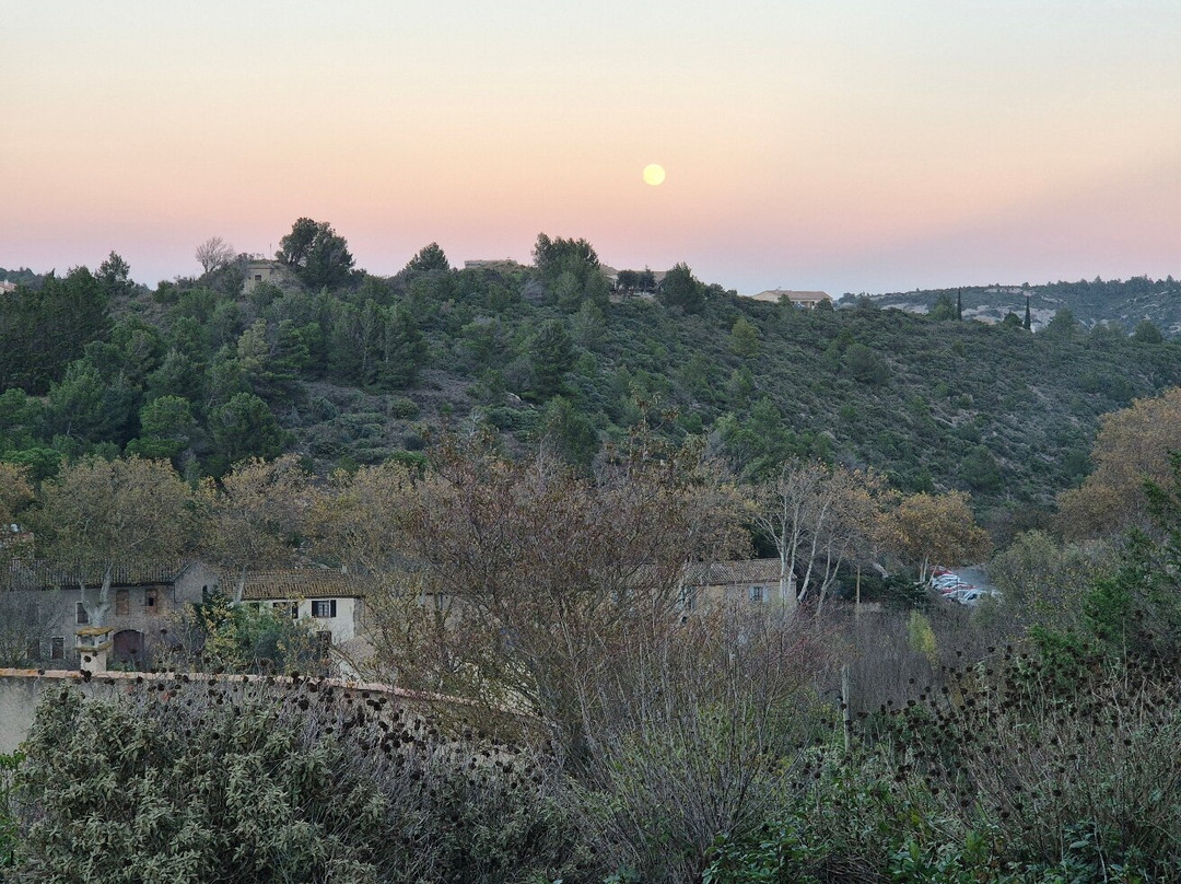 Eglise Sainte-Leocadie-Fontjoncouse必去景点