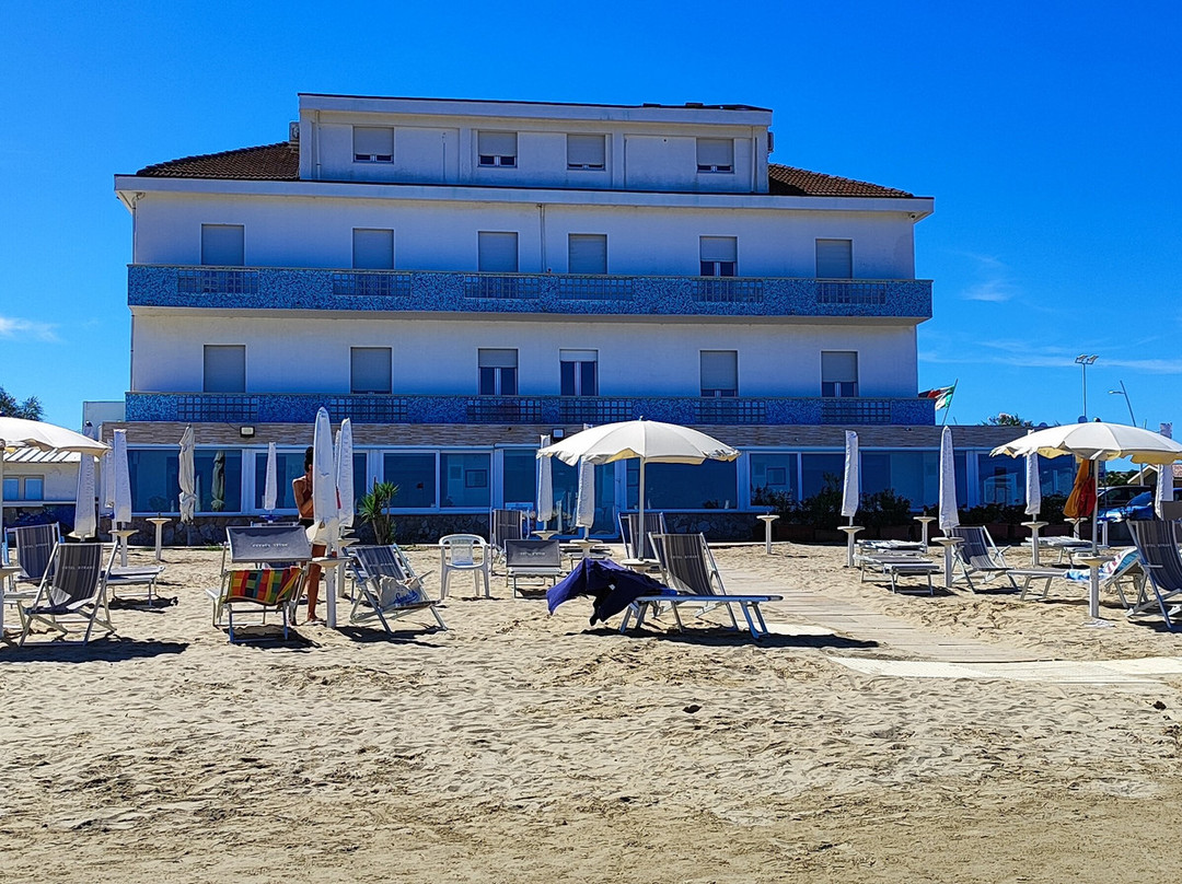 斯特兰德酒店主图