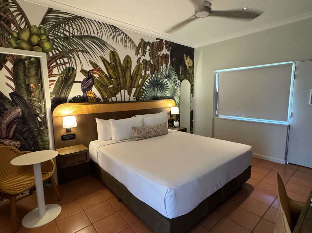 The Continental Hotel主图