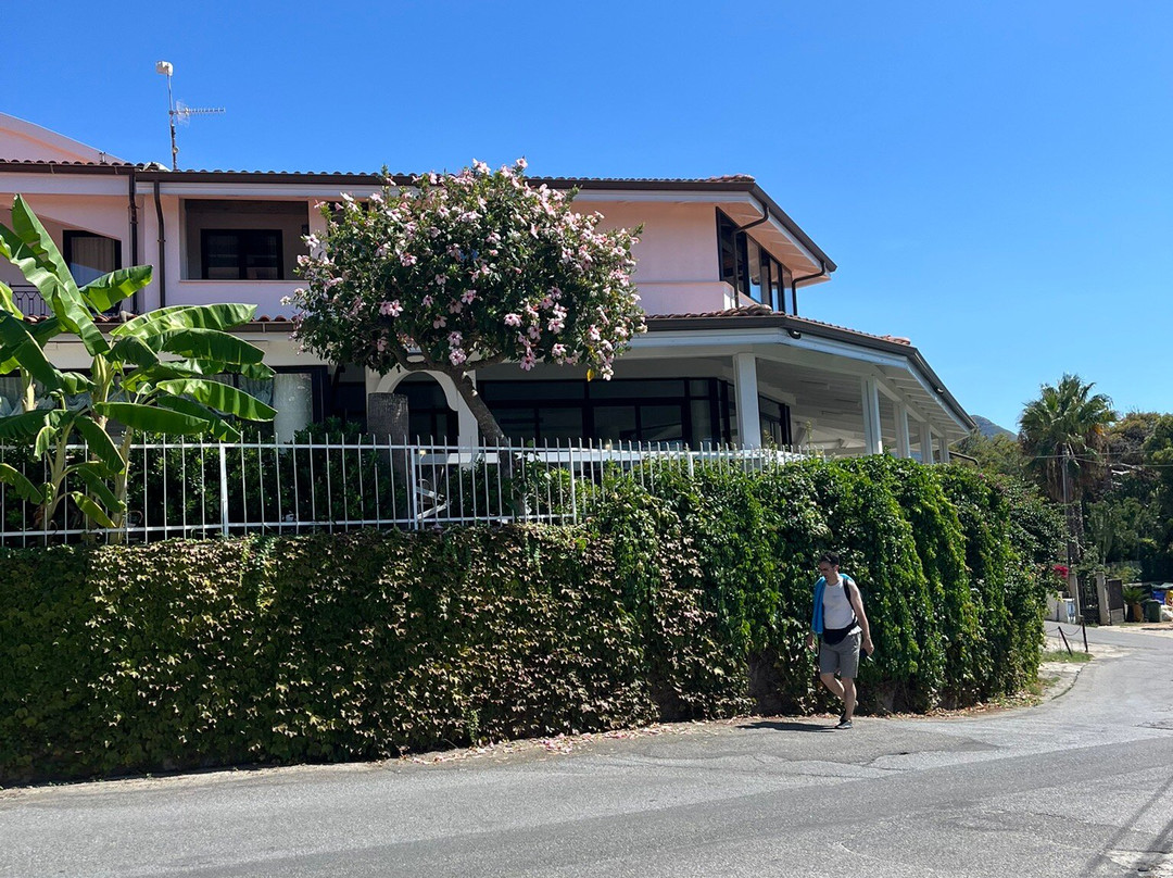 马里内拉酒店主图