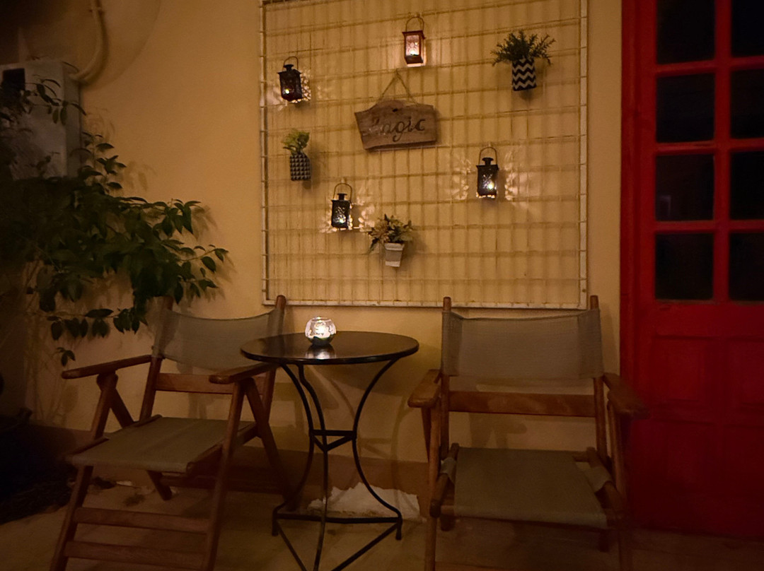 Black and White-Kavos必去景点