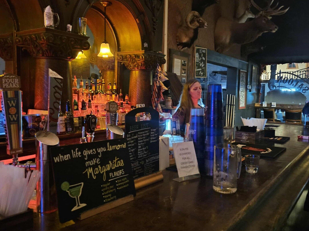 Wyatt Earp's Oriental Saloon & Theater-墓碑镇必去景点