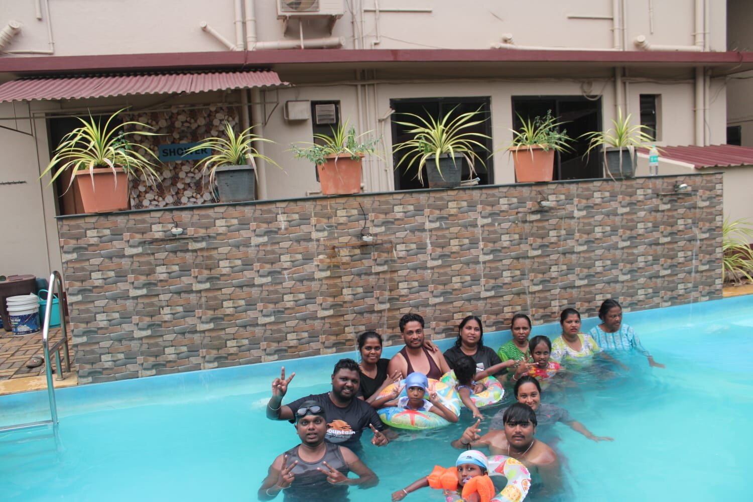 Lazy Frog Guest House-泳池