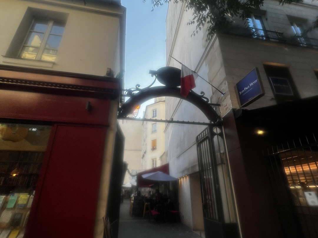 红孩儿市集-巴黎必去景点