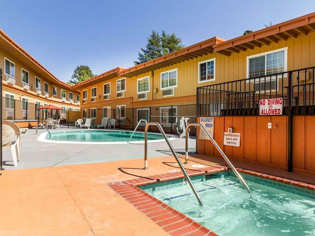 Auburn House Hotel主图