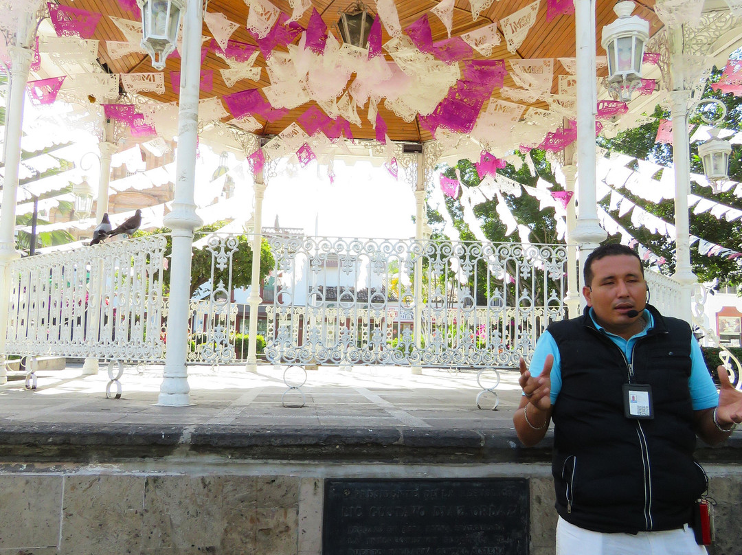 Plaza de Armas-瓦拉塔港必去景点