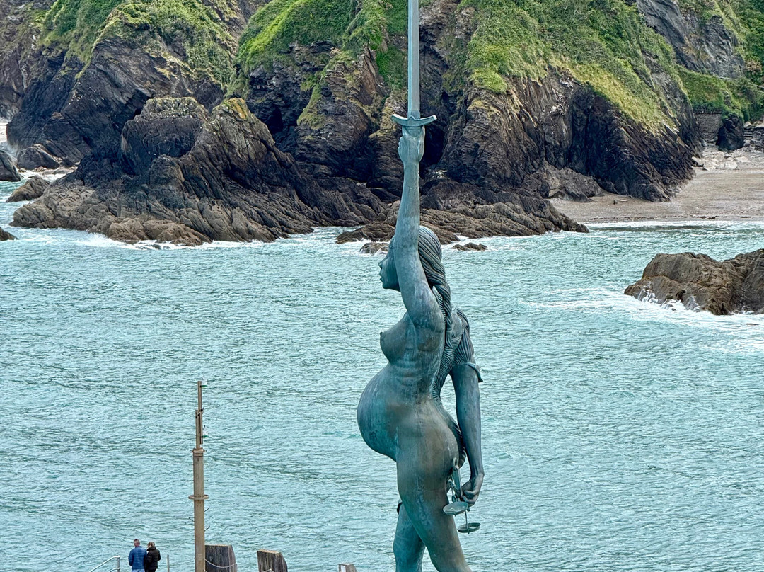 Verity Statue-伊尔弗勒科姆必去景点