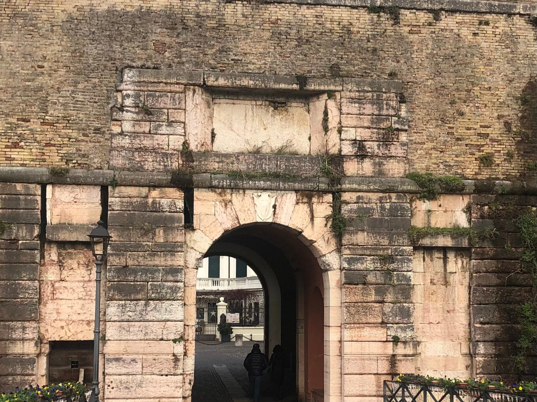 Porta Brescia-佩斯基耶拉德尔加尔达必去景点