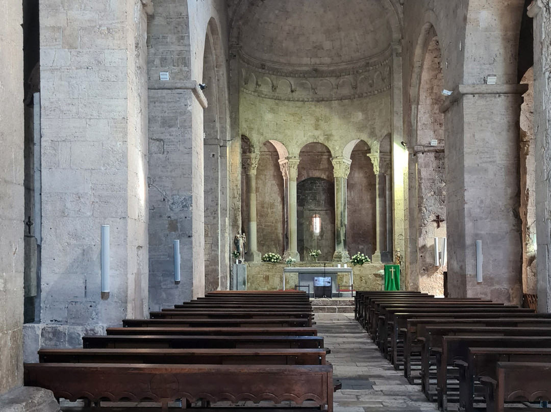 Monestir de Sant Pere de Besalú-贝沙鲁必去景点