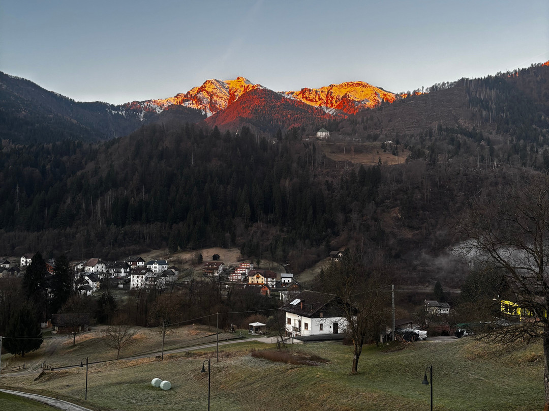 A DUE PASSI affittacamere - Ovaro主图