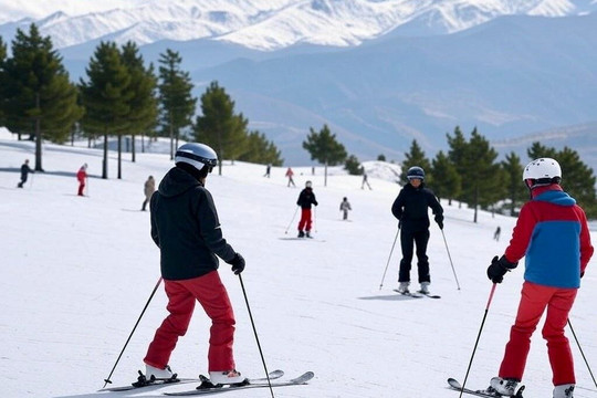 Oukaimeden Ski Day Trip from Marrakech with Ski Lesson, Equipment, Lunch & Guide