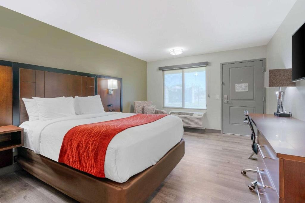 Antioch Inn & Suites