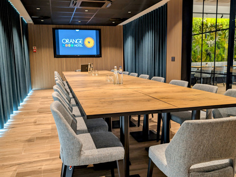 拉卢维耶尔橙色酒店主图