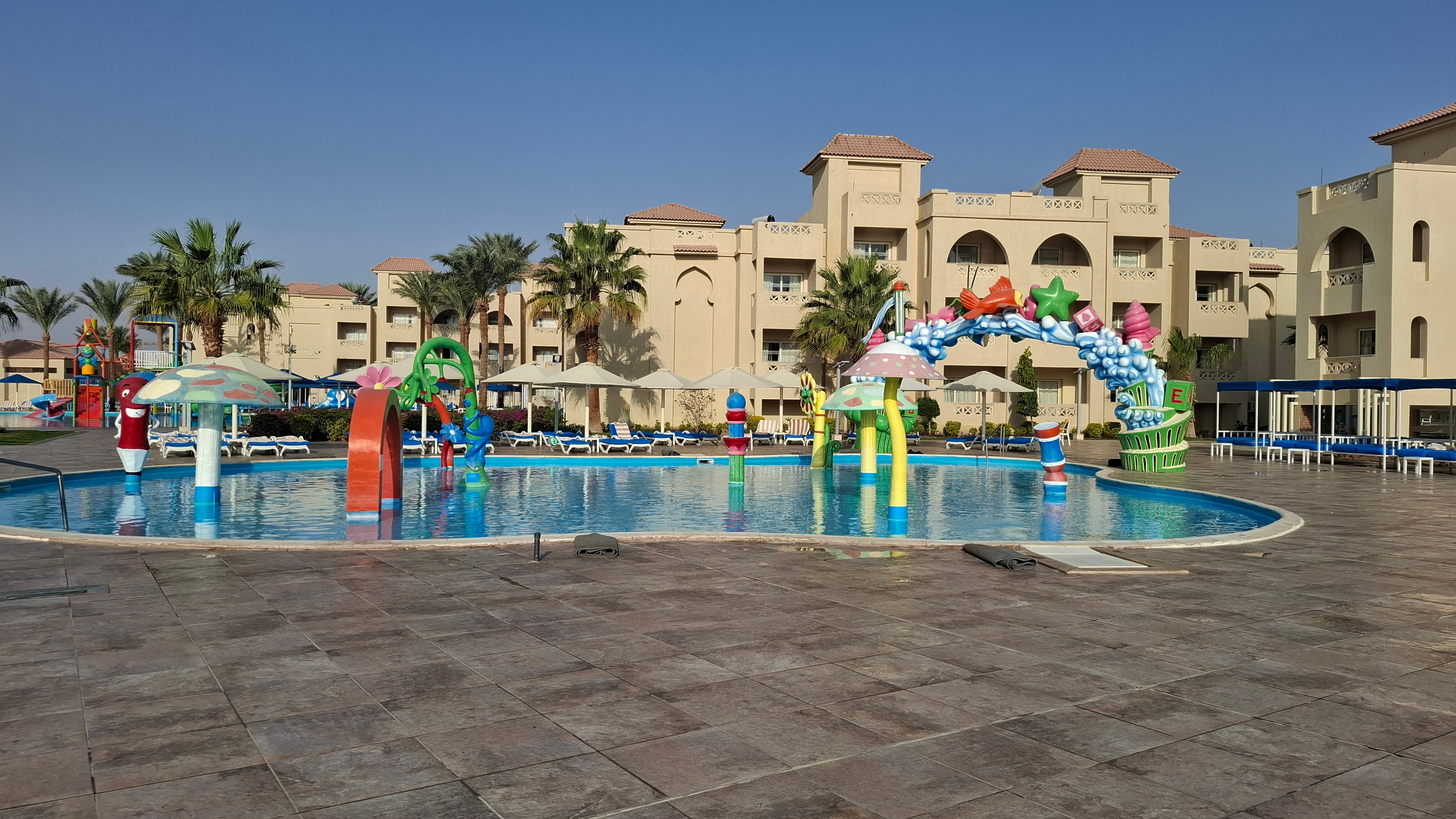 皮克阿尔巴特罗斯水景度假村-赫尔格达-泳池