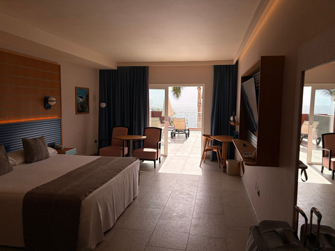 罗卡尼瓦利亚阿德里安酒店主图