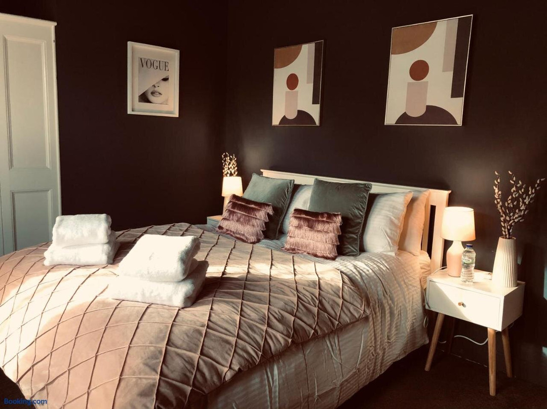 Comfortable Room or Whole House - 4Br 1Bath 1Toilet at Suffolk Pink House, Newmarket