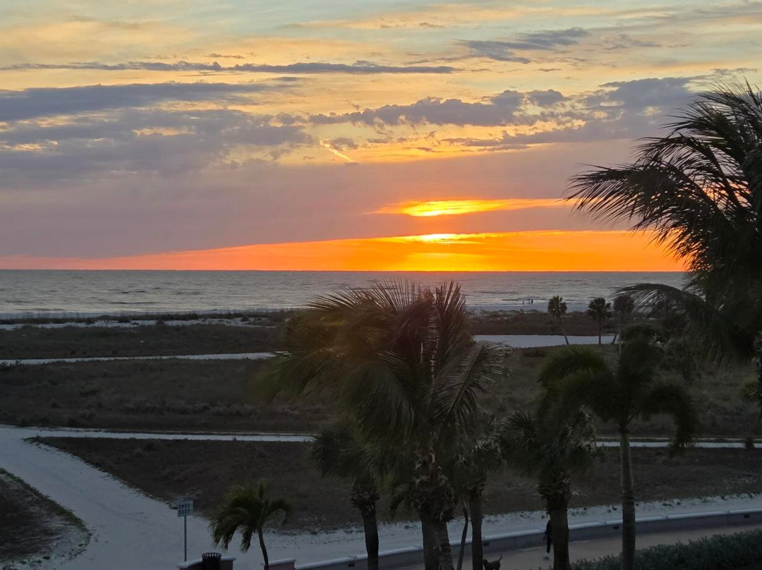 南滩太阳公寓式酒店主图