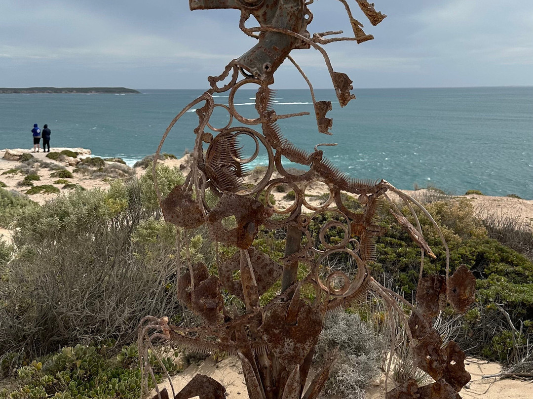 Clifftop Drive Sculpture-Elliston必去景点