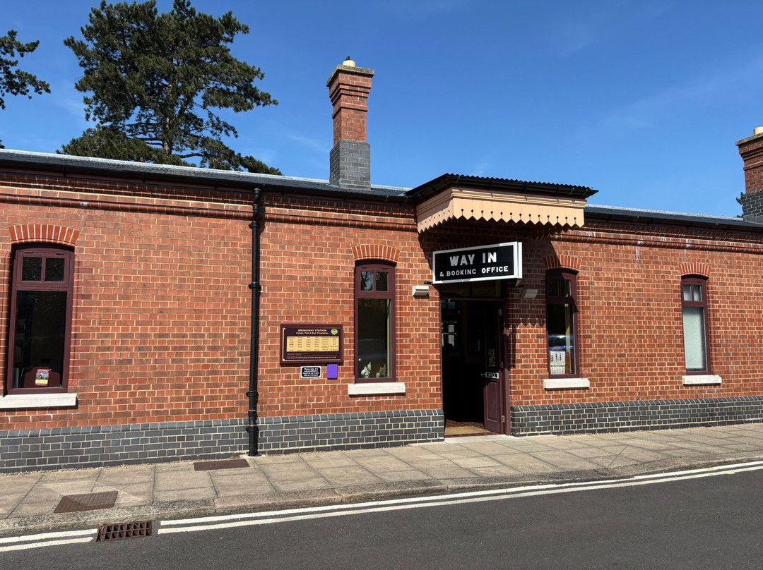 格洛斯特-沃里克铁路-切尔滕纳姆必去景点