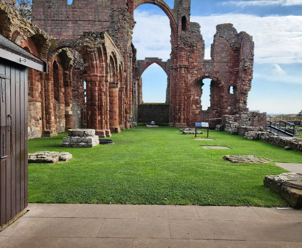 Lindisfarne Priory-Holy Island必去景点