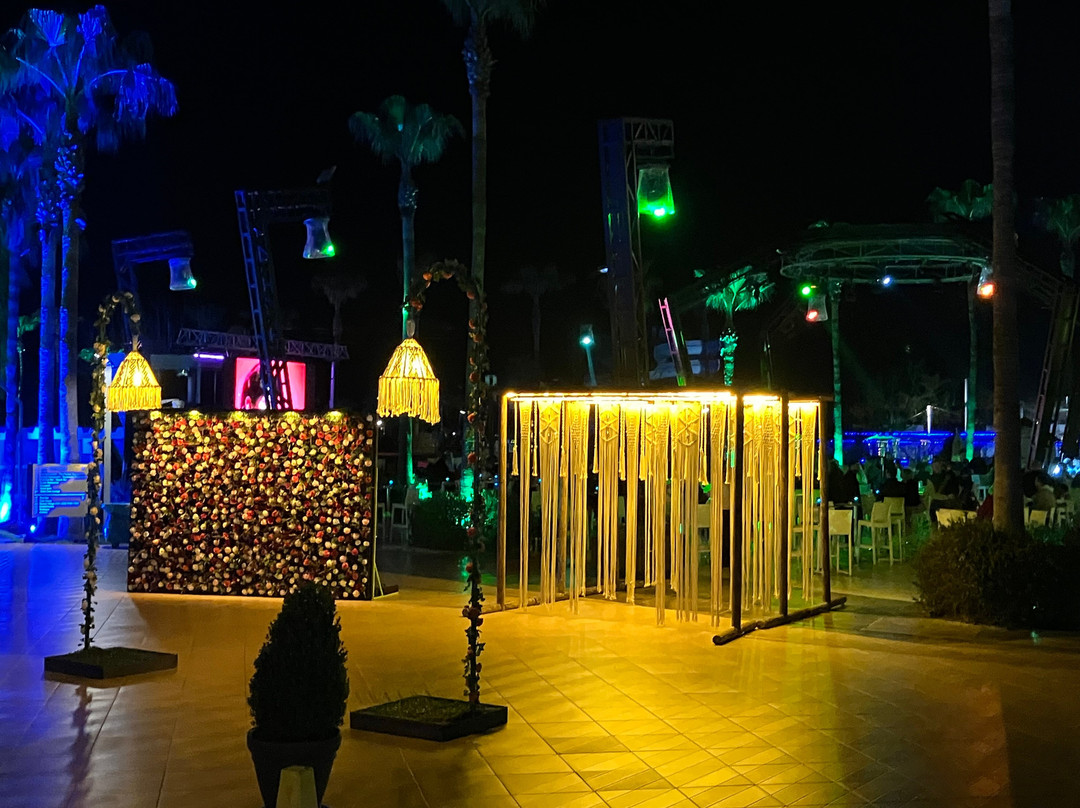 途易蔚蓝魔幻生活酒店主图