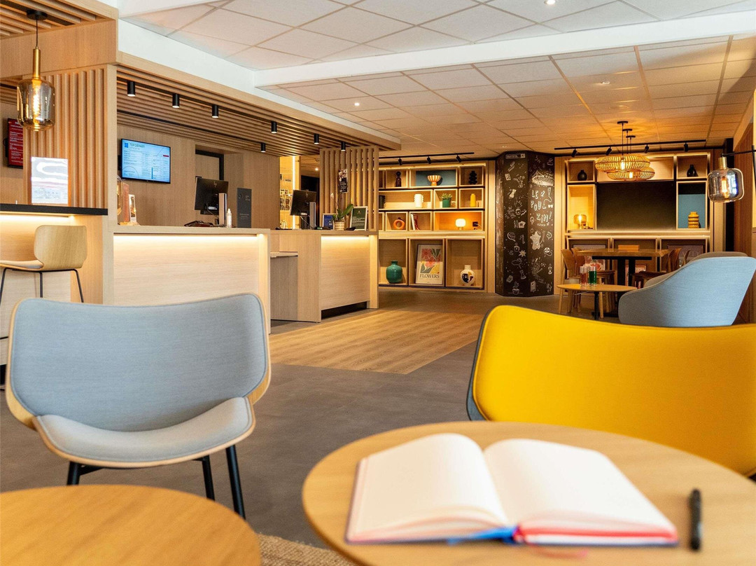 Livron-sur-Drome酒店住宿-卢耶勒普泽宜必思酒店