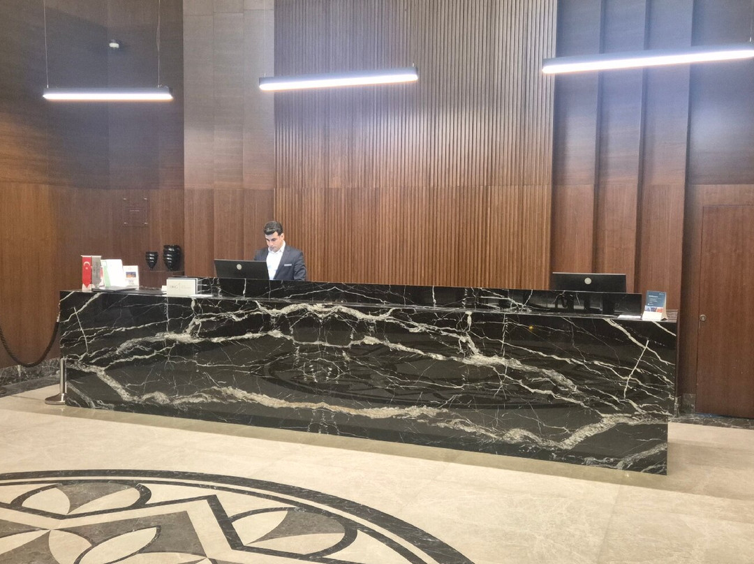 雅洛瓦皇冠假日酒店 IHG