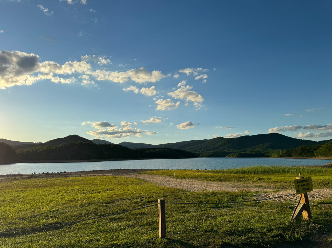 Carvins Cove Natural Reserve-罗阿诺克必去景点