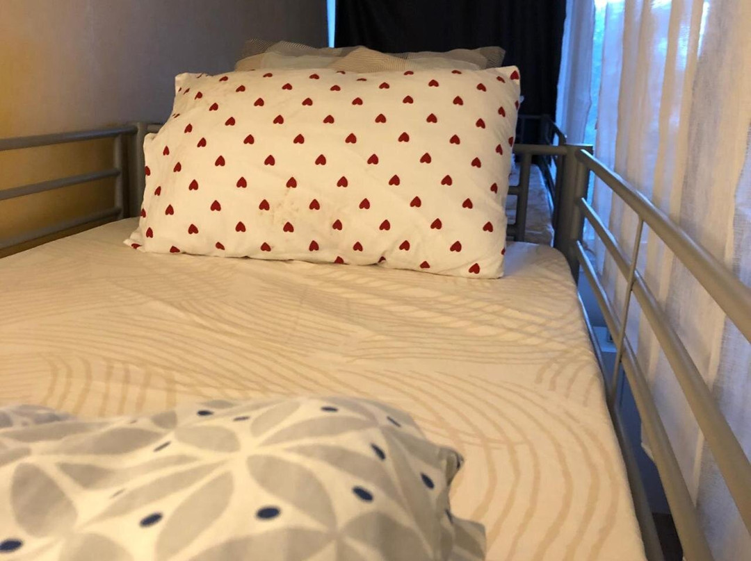 Reserve  We Price Match Female dorm- Femme dortoir Paris 8pm-10am