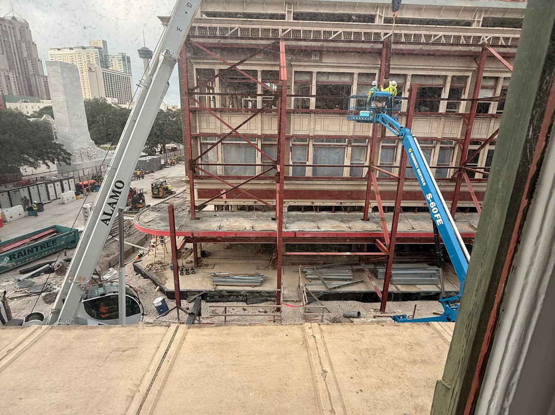吉布斯市中心河滨酒店主图