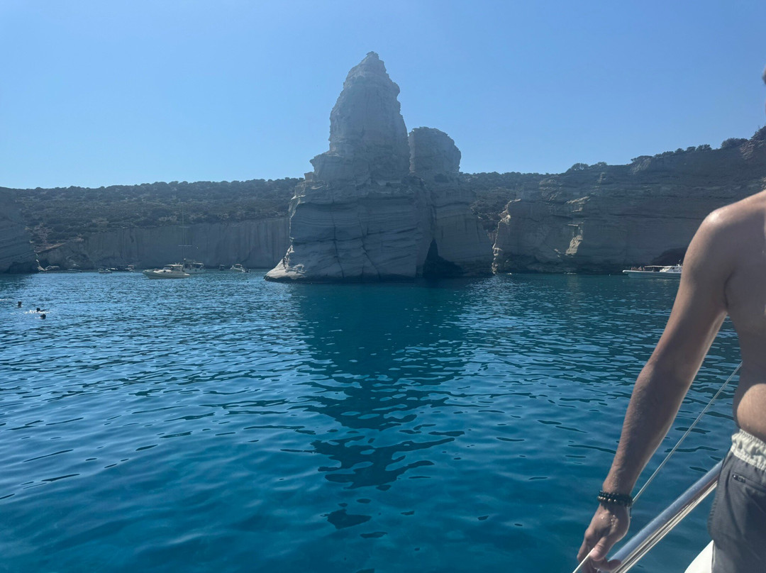 Odysseus A. Yacht Cruises-Adamas必去景点