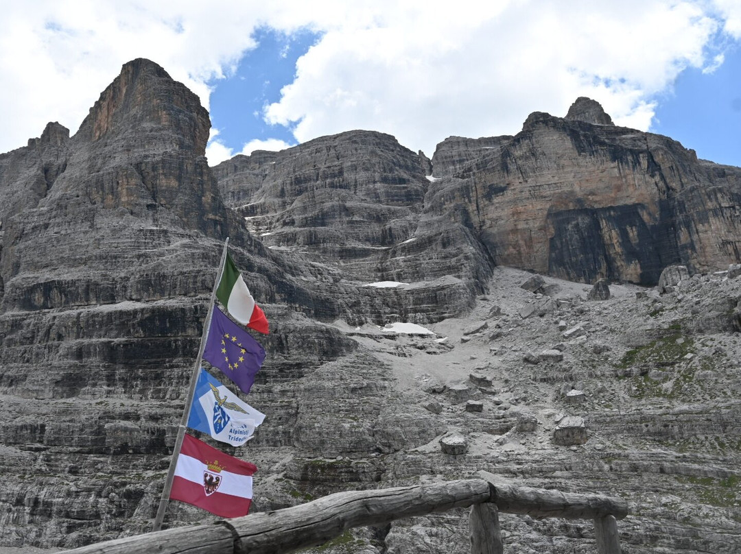 Rifugio Tuckett e Sella-马多纳迪坎皮格里奥必去景点