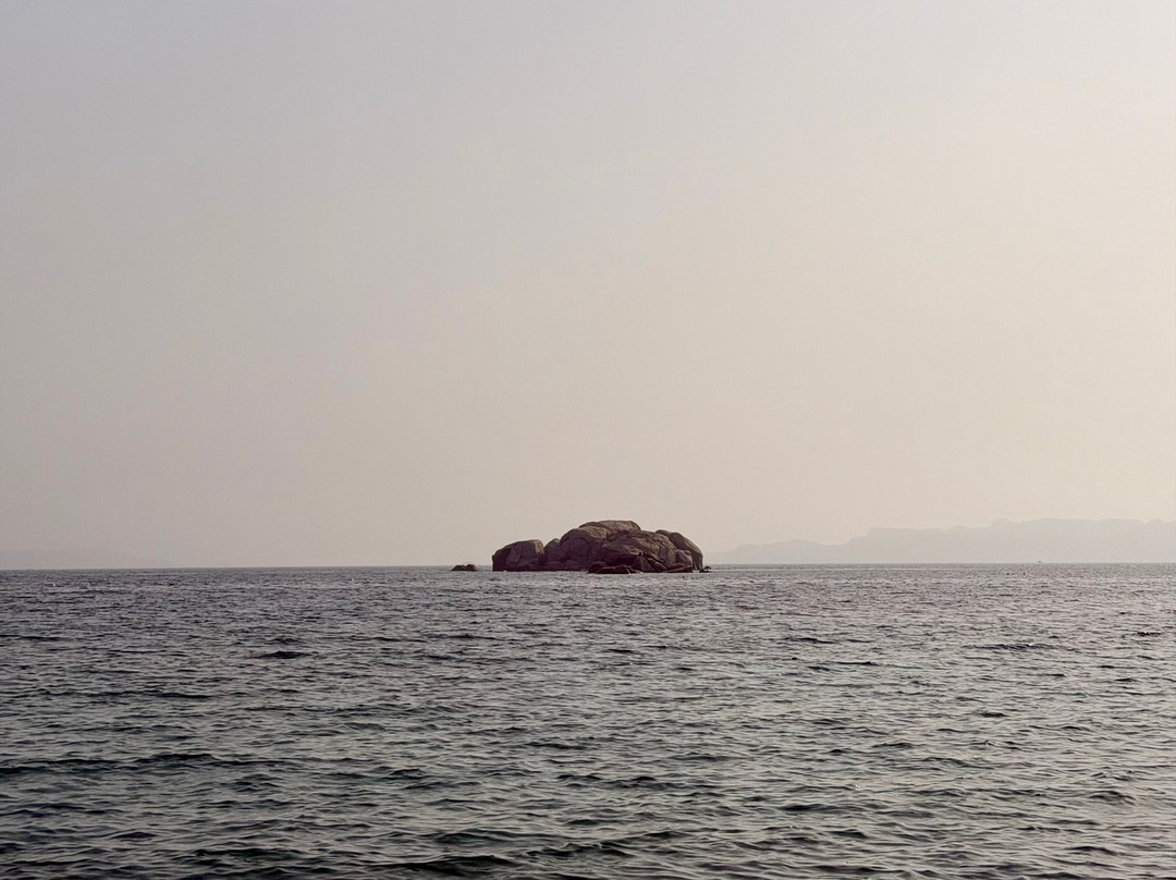 Spiaggia La Licciola-圣特雷莎加卢拉必去景点