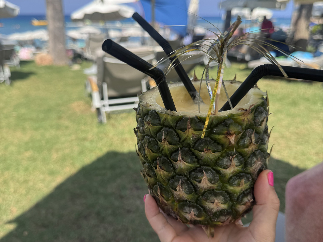 日出海滩酒店主图