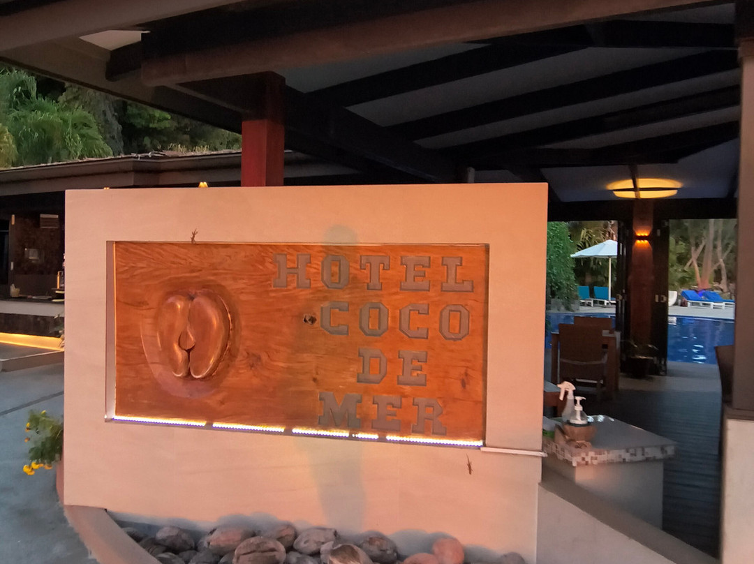 黑鹦鹉套房酒店主图