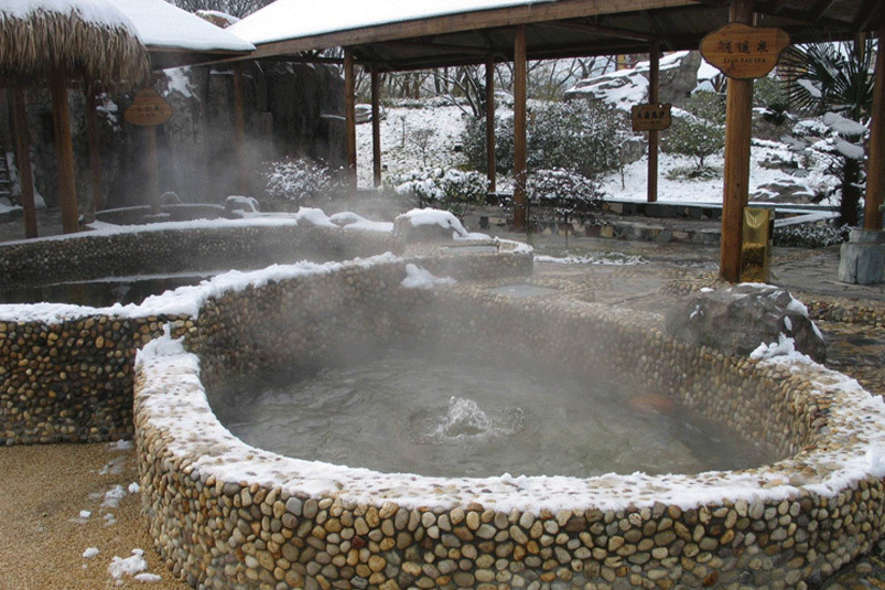 金孔雀温泉旅游度假村