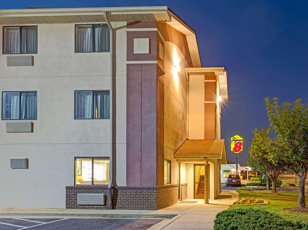 Super 8 by Wyndham College Park Wash DC Area