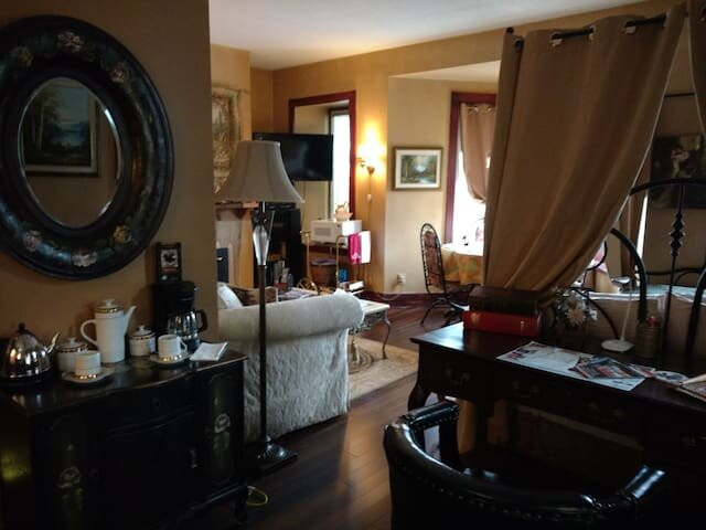 亨茨维尔酒店住宿-Crews on Inn to paradise suites Huntsville Ontario