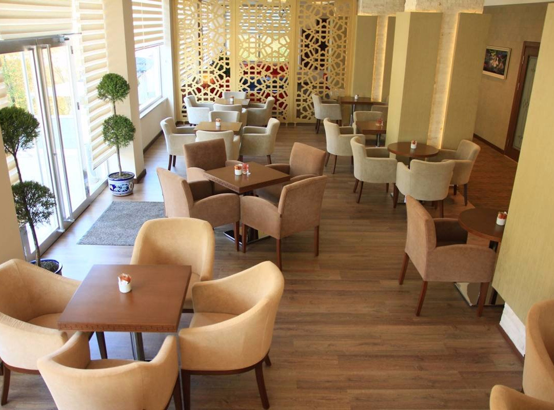 Jolnar Garden Hotel