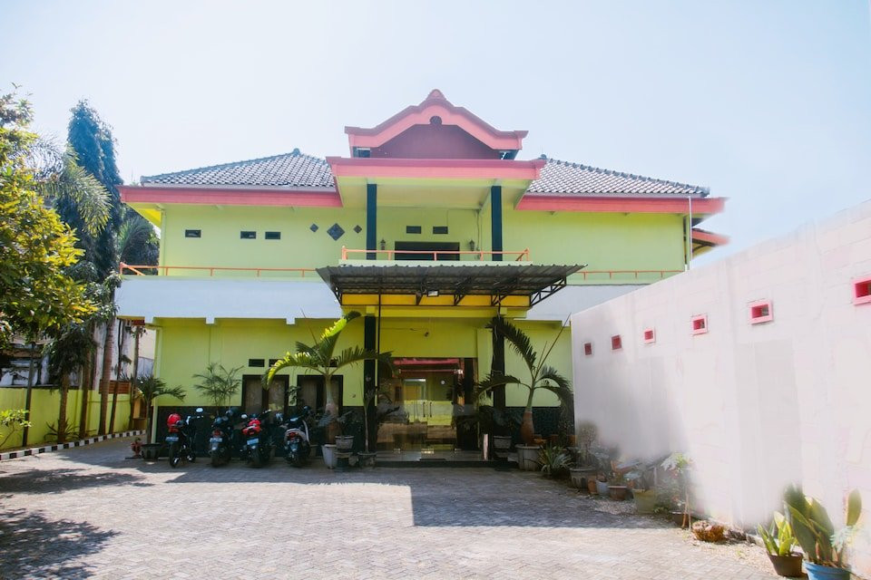 OYO 1069 Hotel New Rajawali
