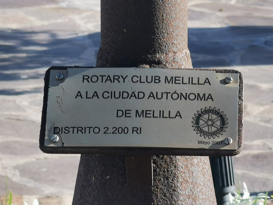 Escultura Rotary Club Melilla-梅利利亚必去景点