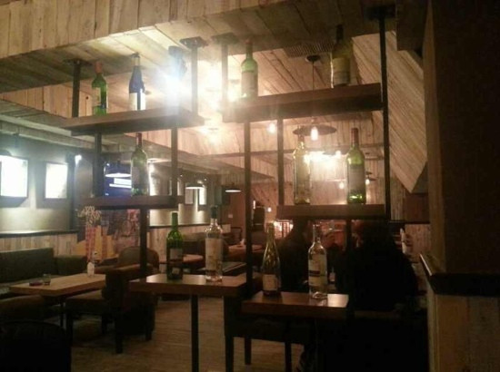 Moville酒店住宿-The Corner Bar