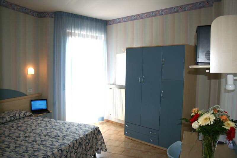 Hotel Riviera主图