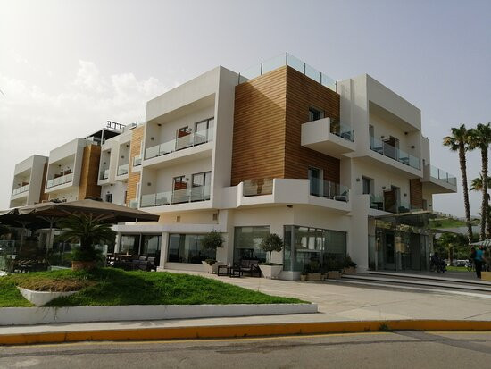 伊利特城市度假酒店主图