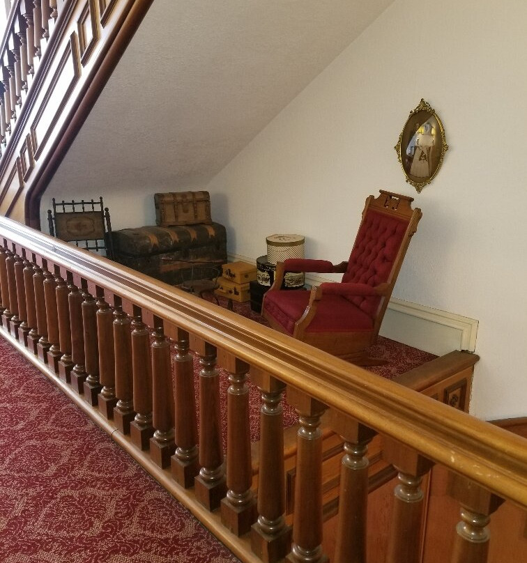 Decker Hotel And Bar主图