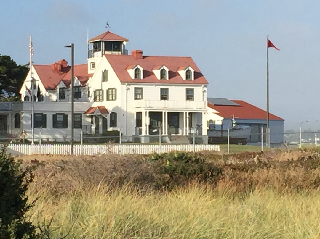 Humboldt bay coast guard station景点图片